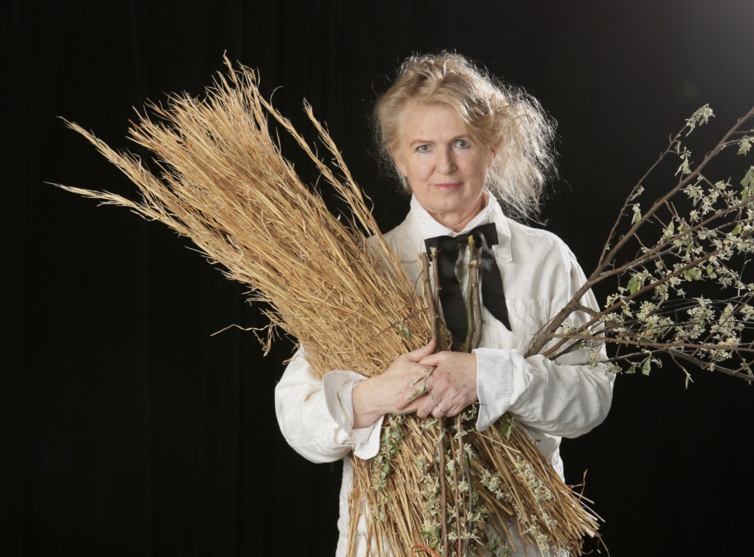 dance/theater/puppet artist